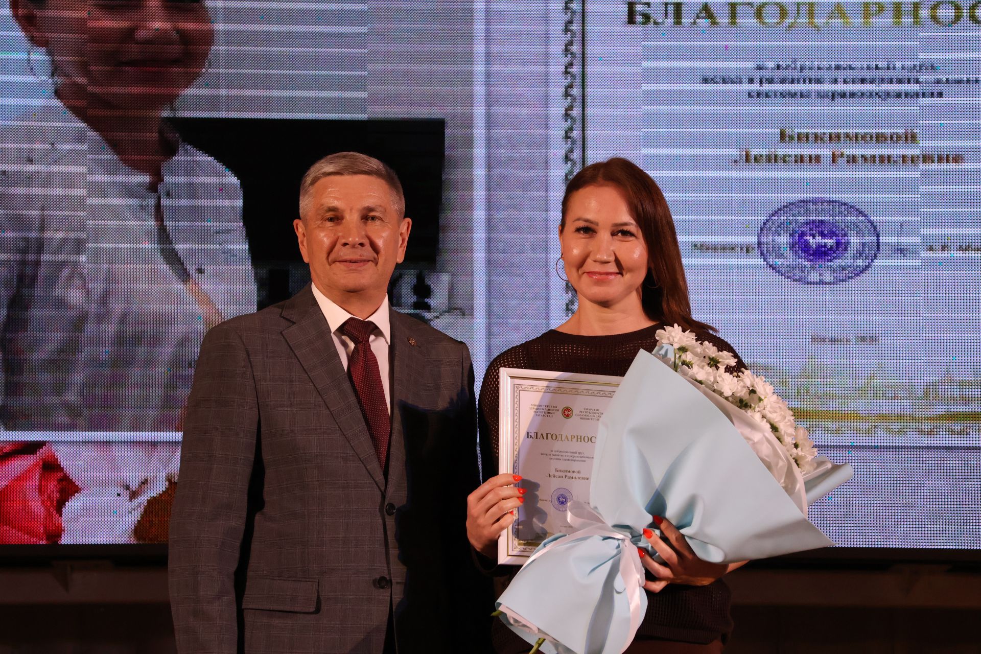 Актанышта ак халатлы фәрештәләрне хөрмәтләделәр (исемлек һәм фотолар)