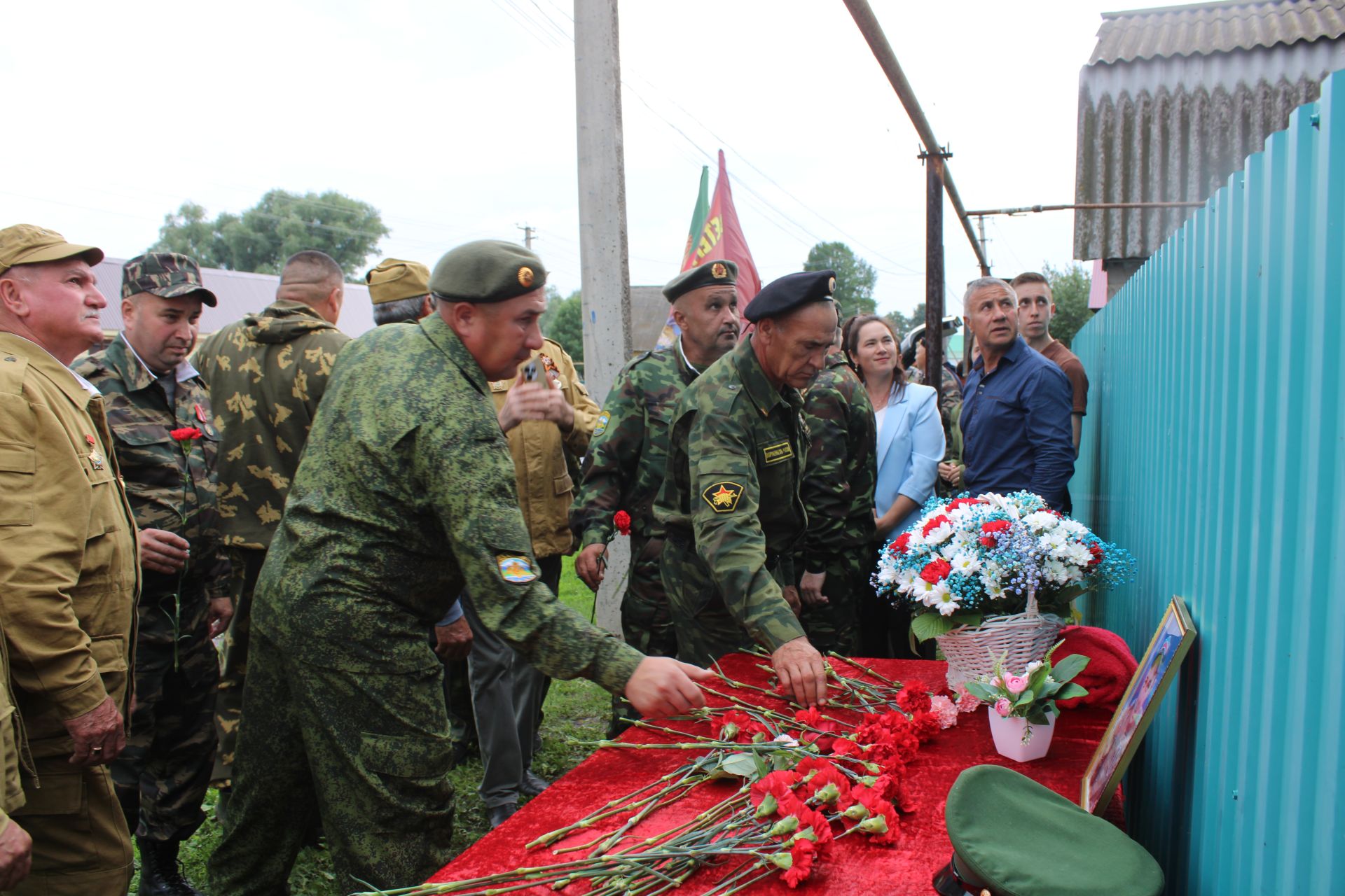 Яңа Богадыда МХО каһарманы Айназ Арсланов истәлегенә мемориаль такта ачылды