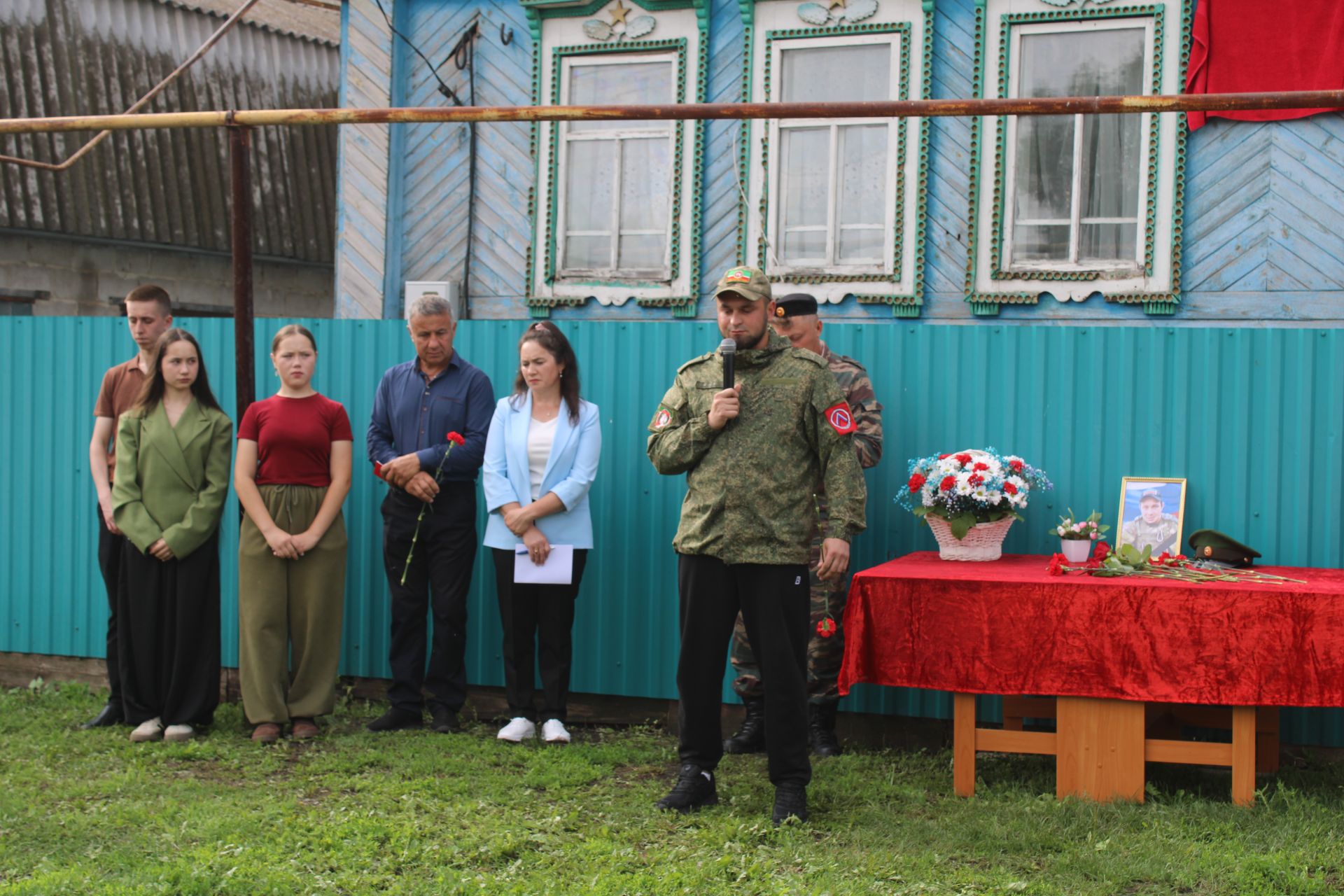 Яңа Богадыда МХО каһарманы Айназ Арсланов истәлегенә мемориаль такта ачылды