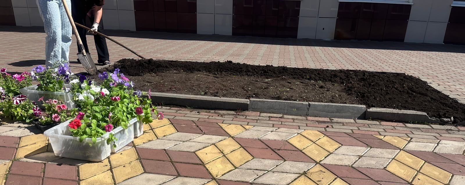 Ихлас рәхмәтебезне белдерәбез!