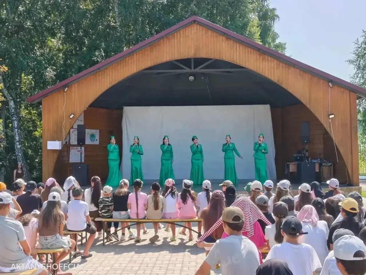 «Бүләк» лагерендә ачык һавада концерт узды