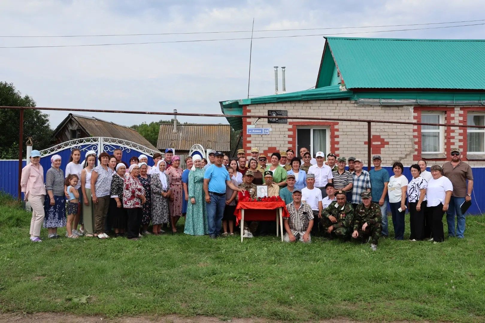 Богады авылында махсус хәрби операциядә һәлак булган Илфак Габидуллин истәлегенә хәтер тактасы ачылды