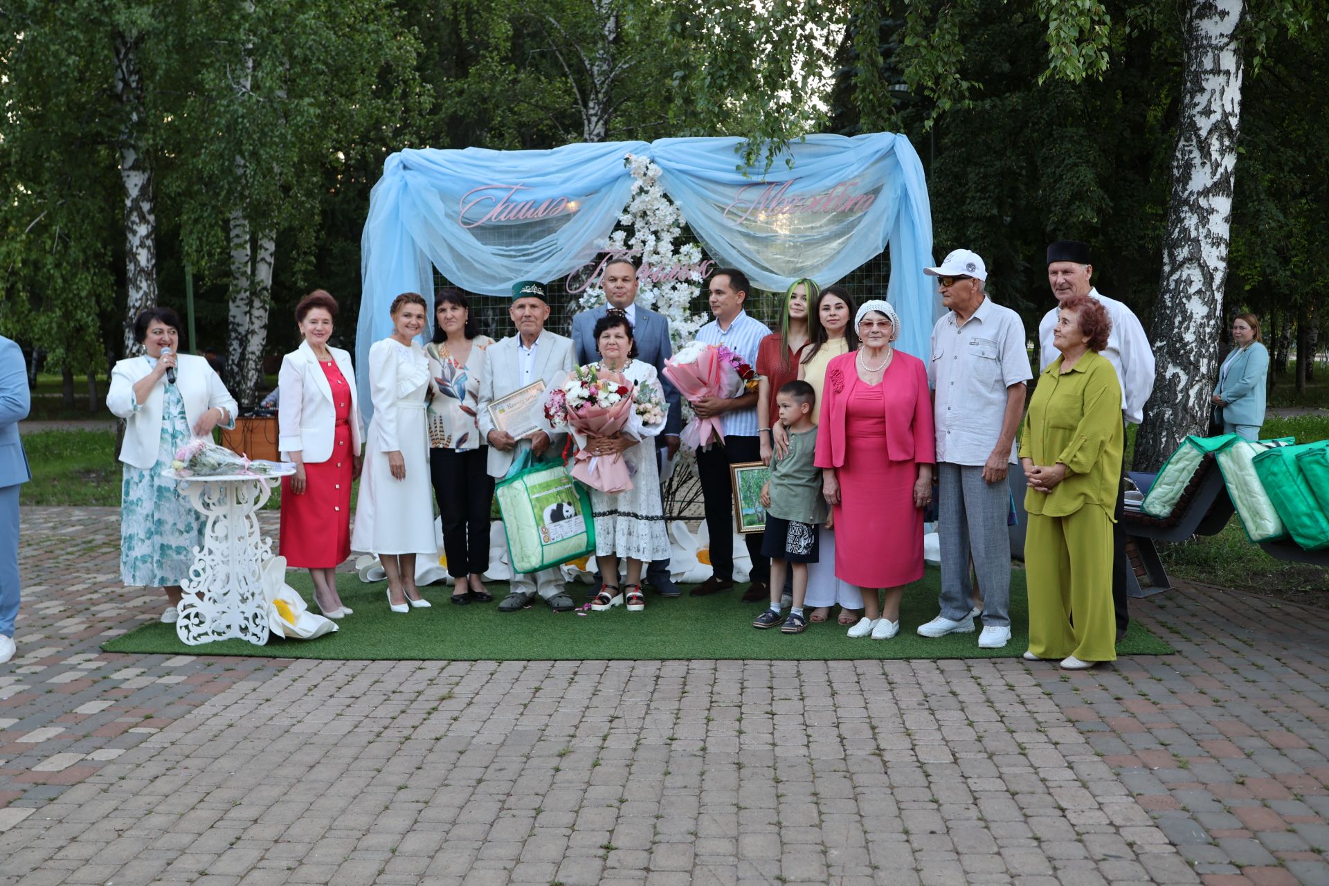 Актанышта Мәхәббәт һәм тугрылык көне: 12 үрнәк гаилә алтын, зөбәрҗәт һәм бриллиант туйларын билгеләп үтте