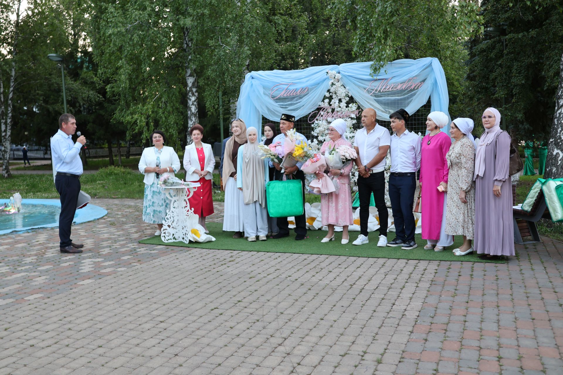Актанышта Мәхәббәт һәм тугрылык көне: 12 үрнәк гаилә алтын, зөбәрҗәт һәм бриллиант туйларын билгеләп үтте