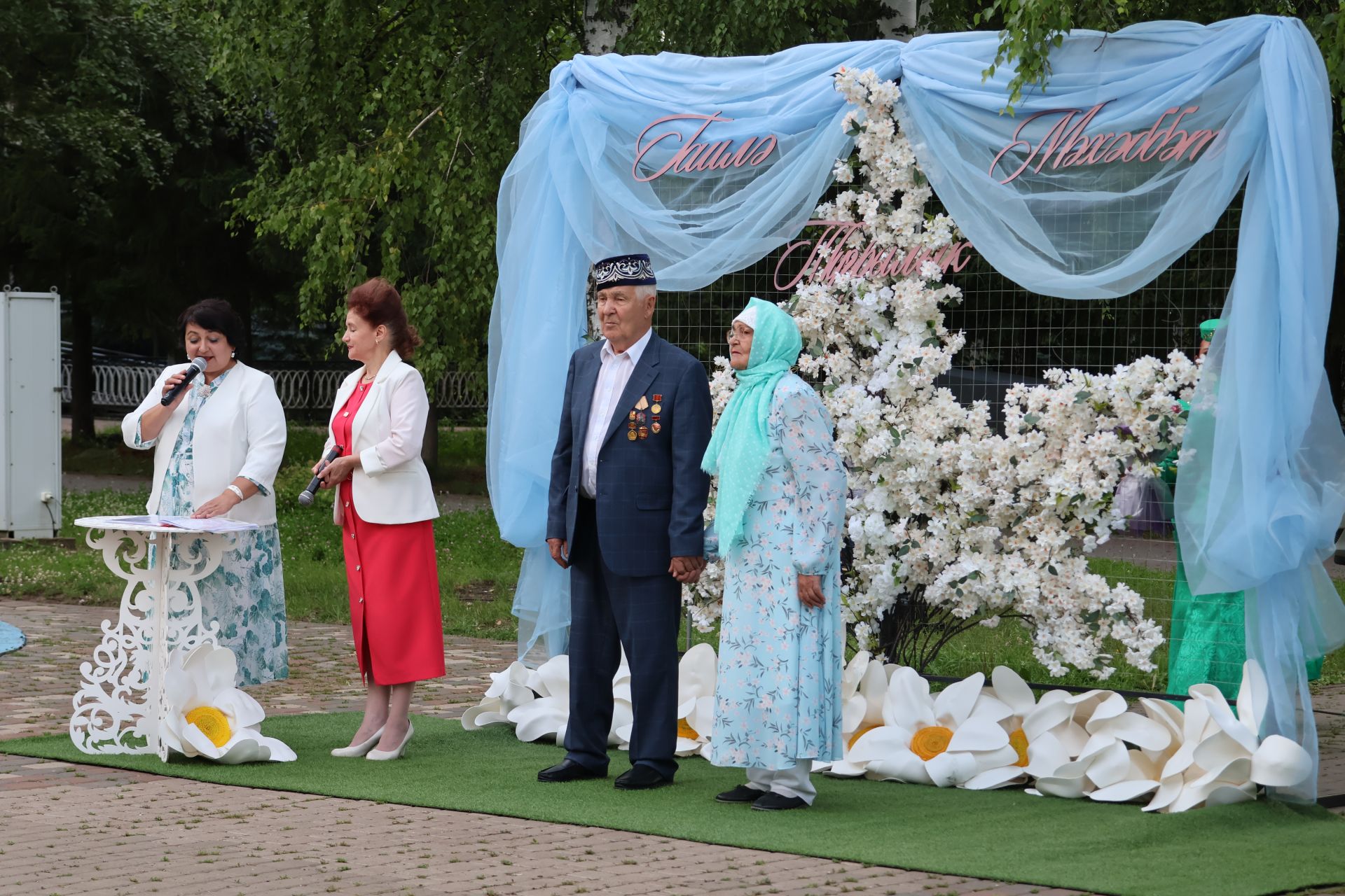 Актанышта Мәхәббәт һәм тугрылык көне: 12 үрнәк гаилә алтын, зөбәрҗәт һәм бриллиант туйларын билгеләп үтте