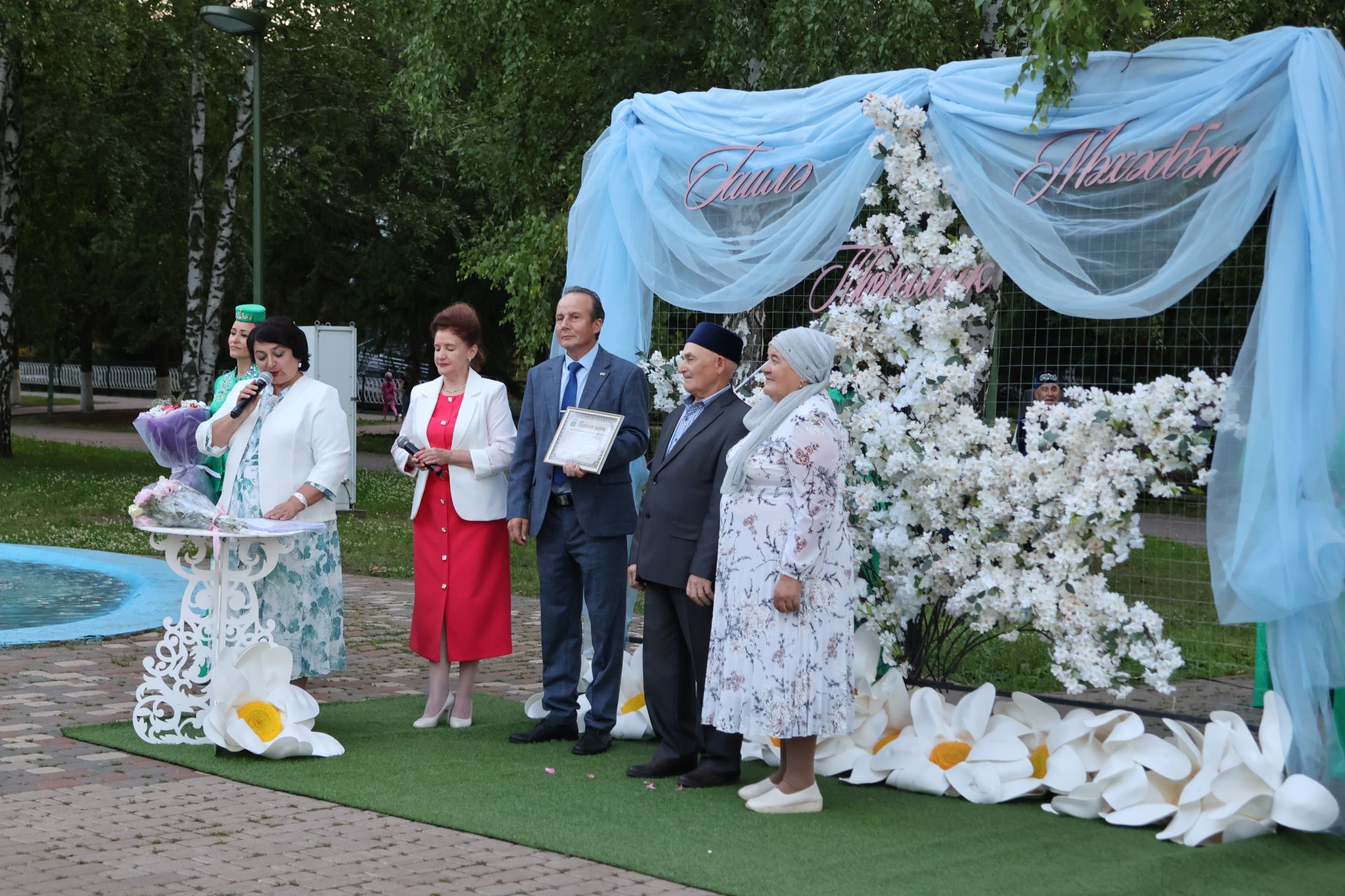 Актанышта Мәхәббәт һәм тугрылык көне: 12 үрнәк гаилә алтын, зөбәрҗәт һәм бриллиант туйларын билгеләп үтте