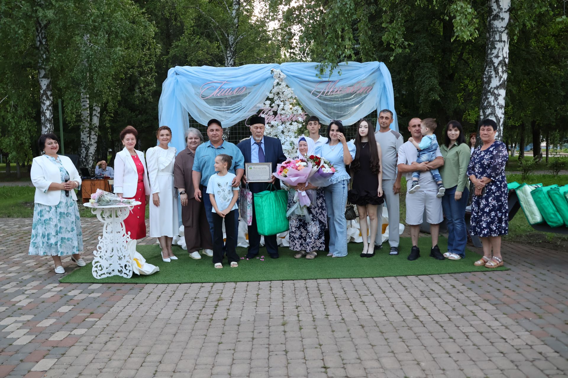 Актанышта Мәхәббәт һәм тугрылык көне: 12 үрнәк гаилә алтын, зөбәрҗәт һәм бриллиант туйларын билгеләп үтте