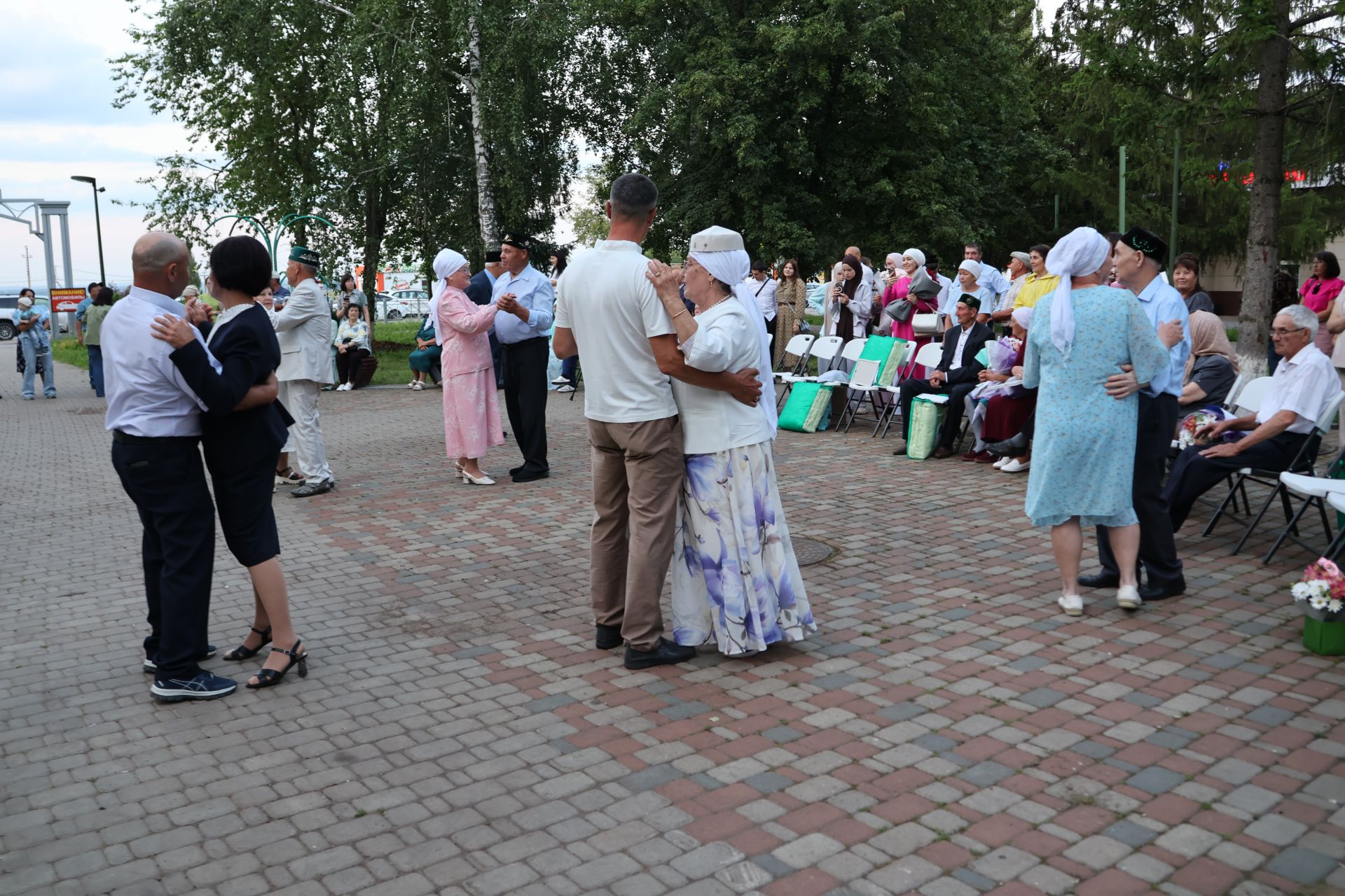 Актанышта Мәхәббәт һәм тугрылык көне: 12 үрнәк гаилә алтын, зөбәрҗәт һәм бриллиант туйларын билгеләп үтте