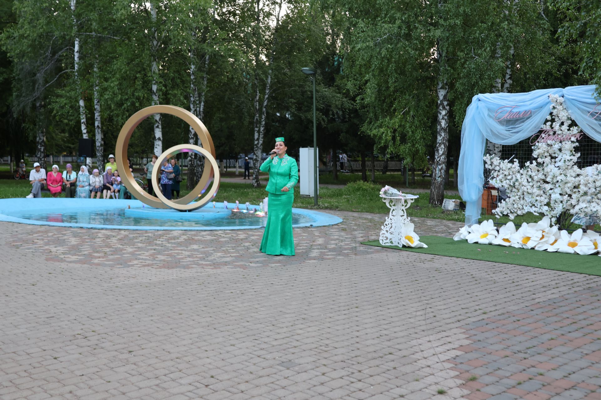 Актанышта Мәхәббәт һәм тугрылык көне: 12 үрнәк гаилә алтын, зөбәрҗәт һәм бриллиант туйларын билгеләп үтте