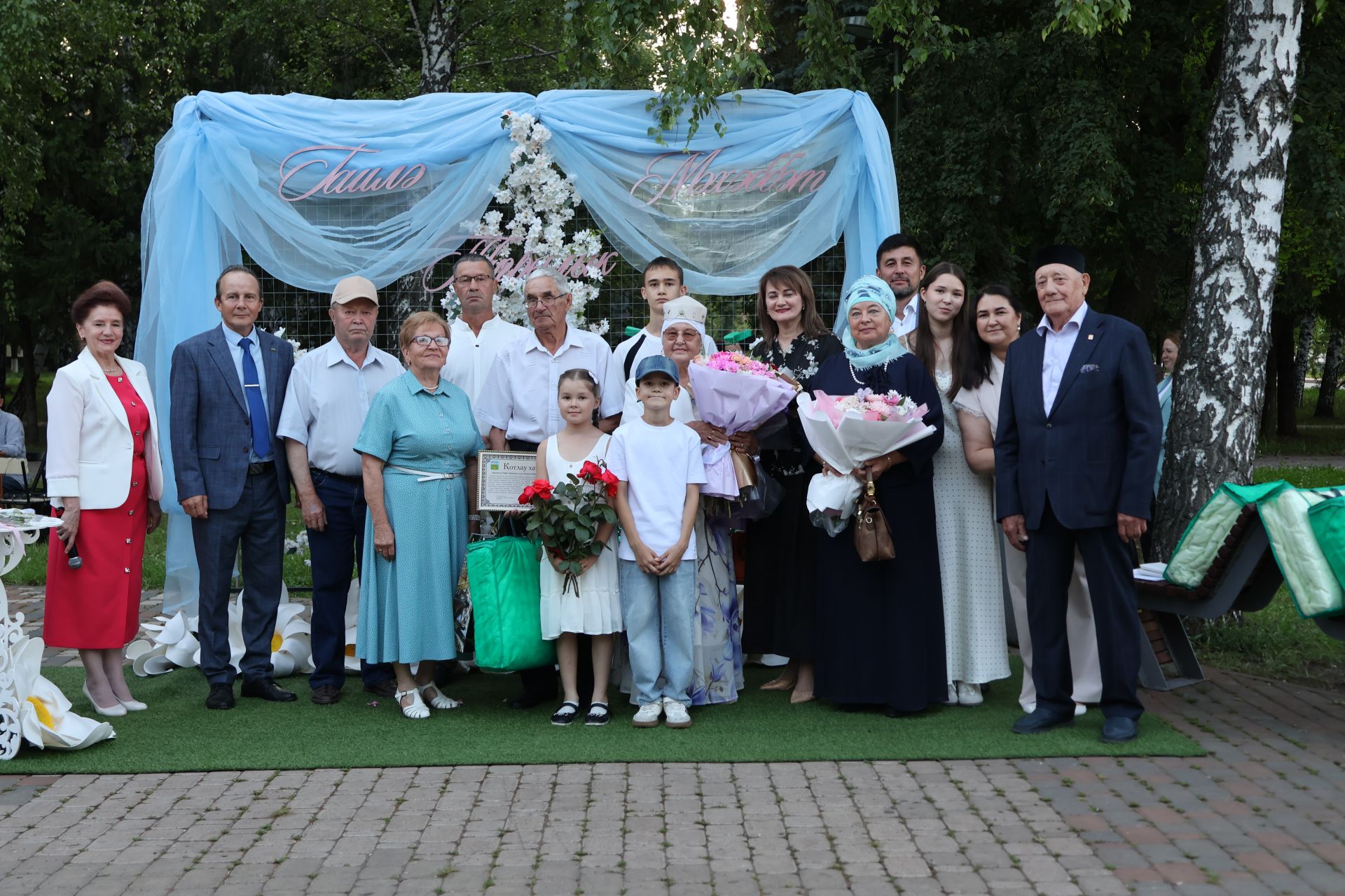Актанышта Мәхәббәт һәм тугрылык көне: 12 үрнәк гаилә алтын, зөбәрҗәт һәм бриллиант туйларын билгеләп үтте