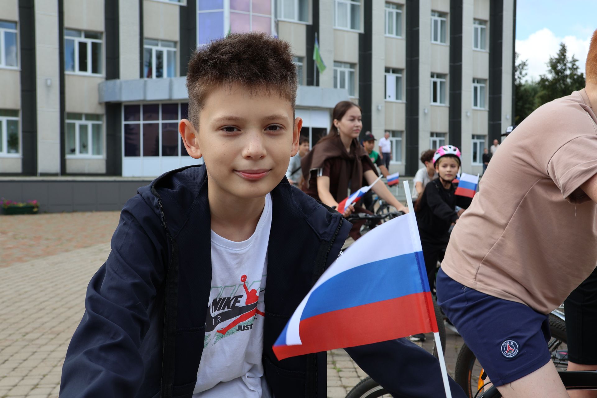 Россия флагы астында – бердәм без: Актанышта бәйрәм велойөреше