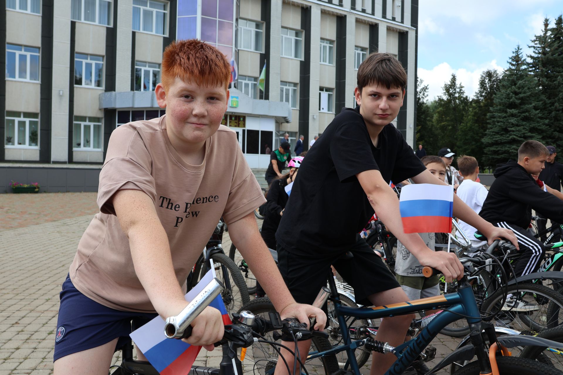 Россия флагы астында – бердәм без: Актанышта бәйрәм велойөреше