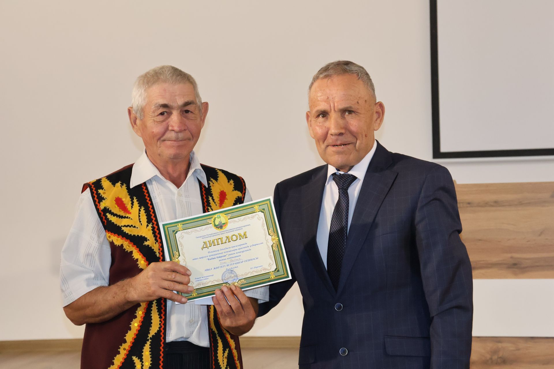 Изге теләкләр, бүләкләр, чаралар – районыбызда Өлкәннәр ункөнлеге