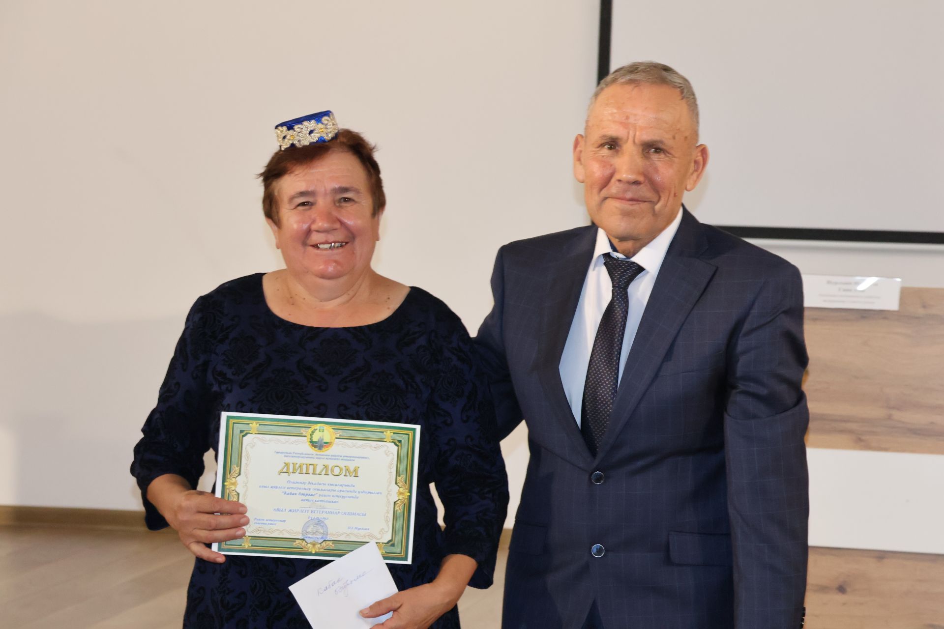 Изге теләкләр, бүләкләр, чаралар – районыбызда Өлкәннәр ункөнлеге