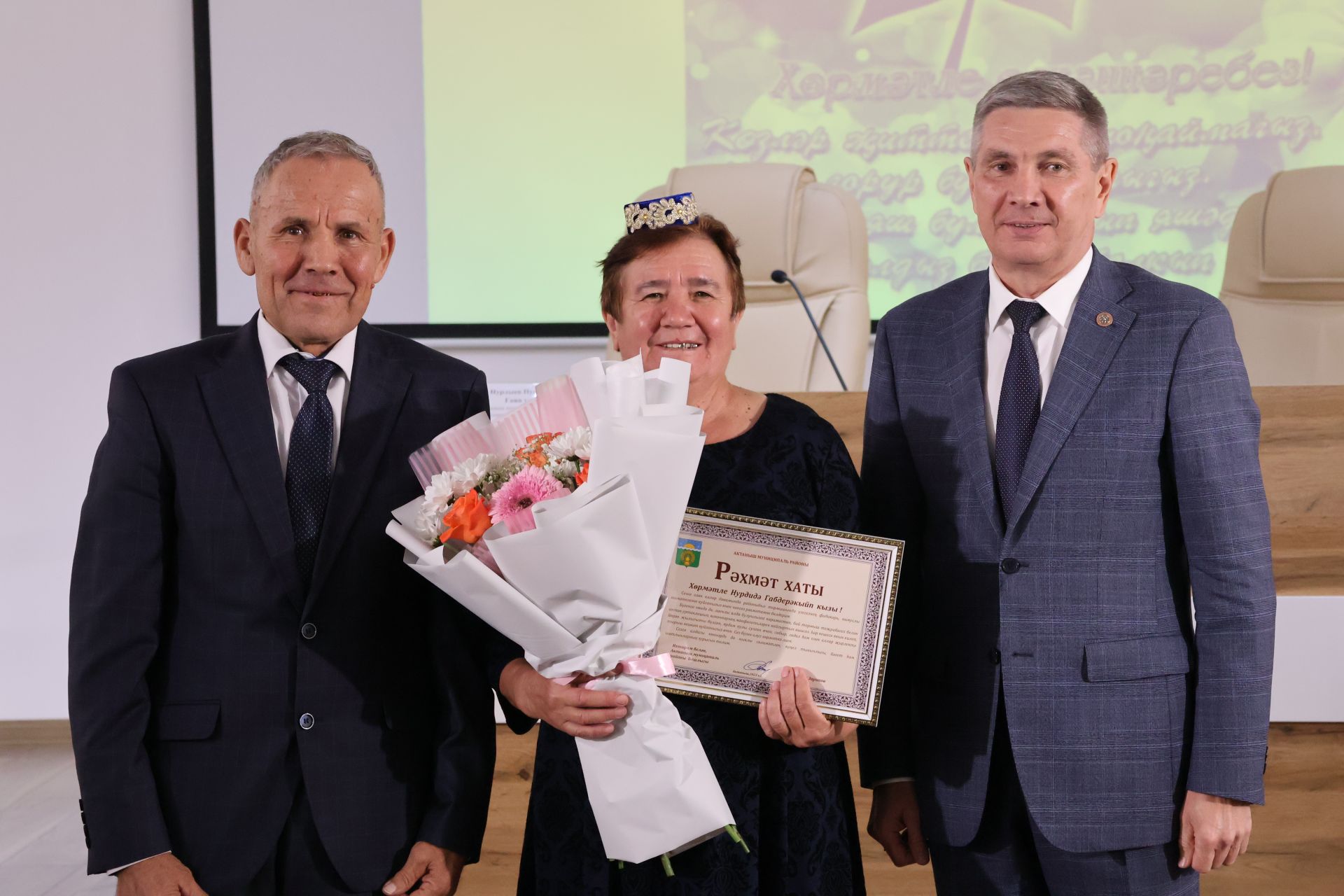 Изге теләкләр, бүләкләр, чаралар – районыбызда Өлкәннәр ункөнлеге