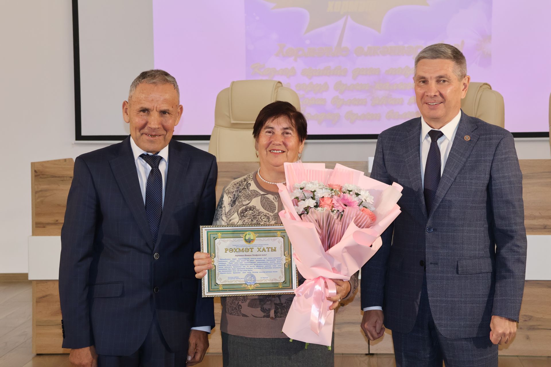 Изге теләкләр, бүләкләр, чаралар – районыбызда Өлкәннәр ункөнлеге