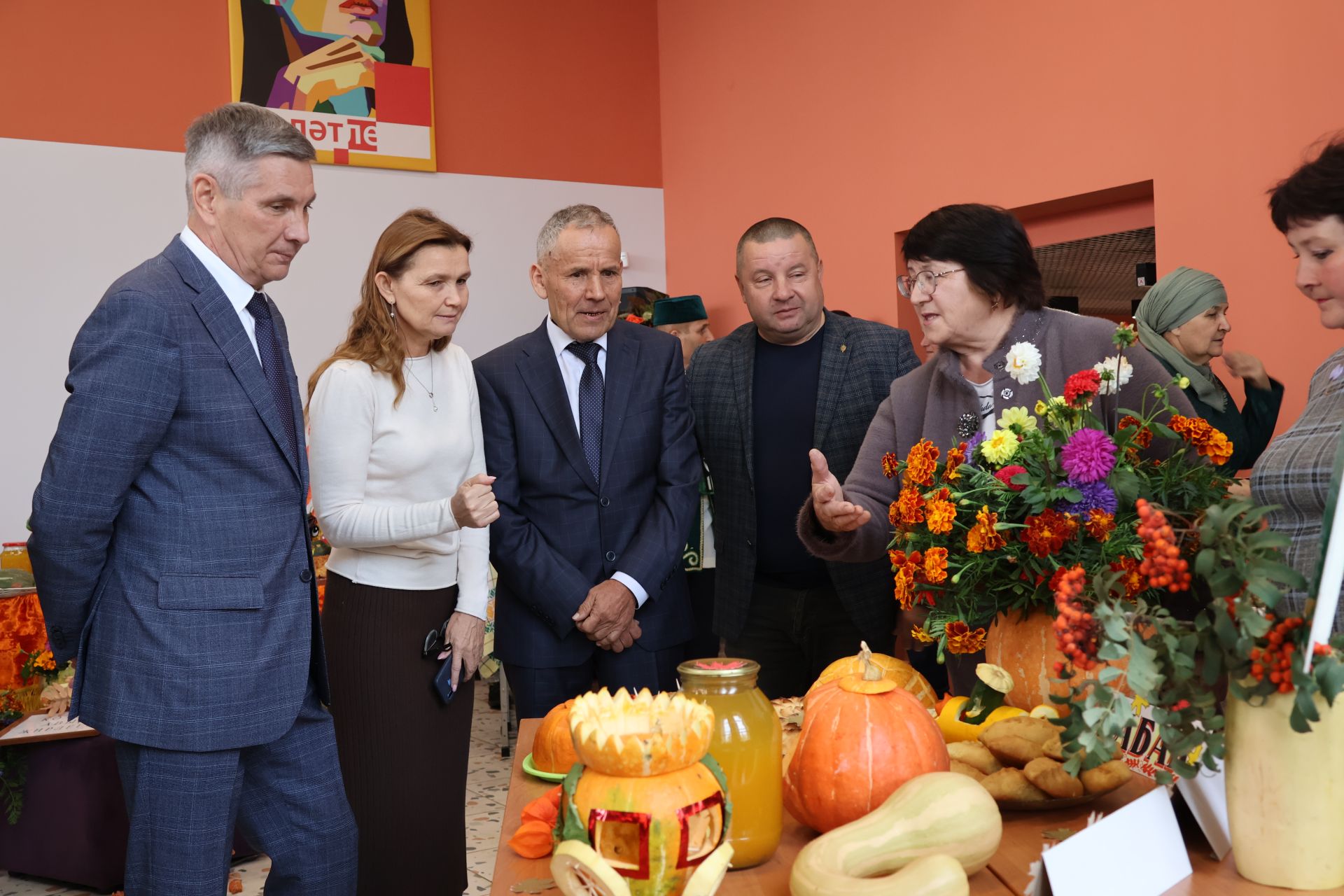 Изге теләкләр, бүләкләр, чаралар – районыбызда Өлкәннәр ункөнлеге