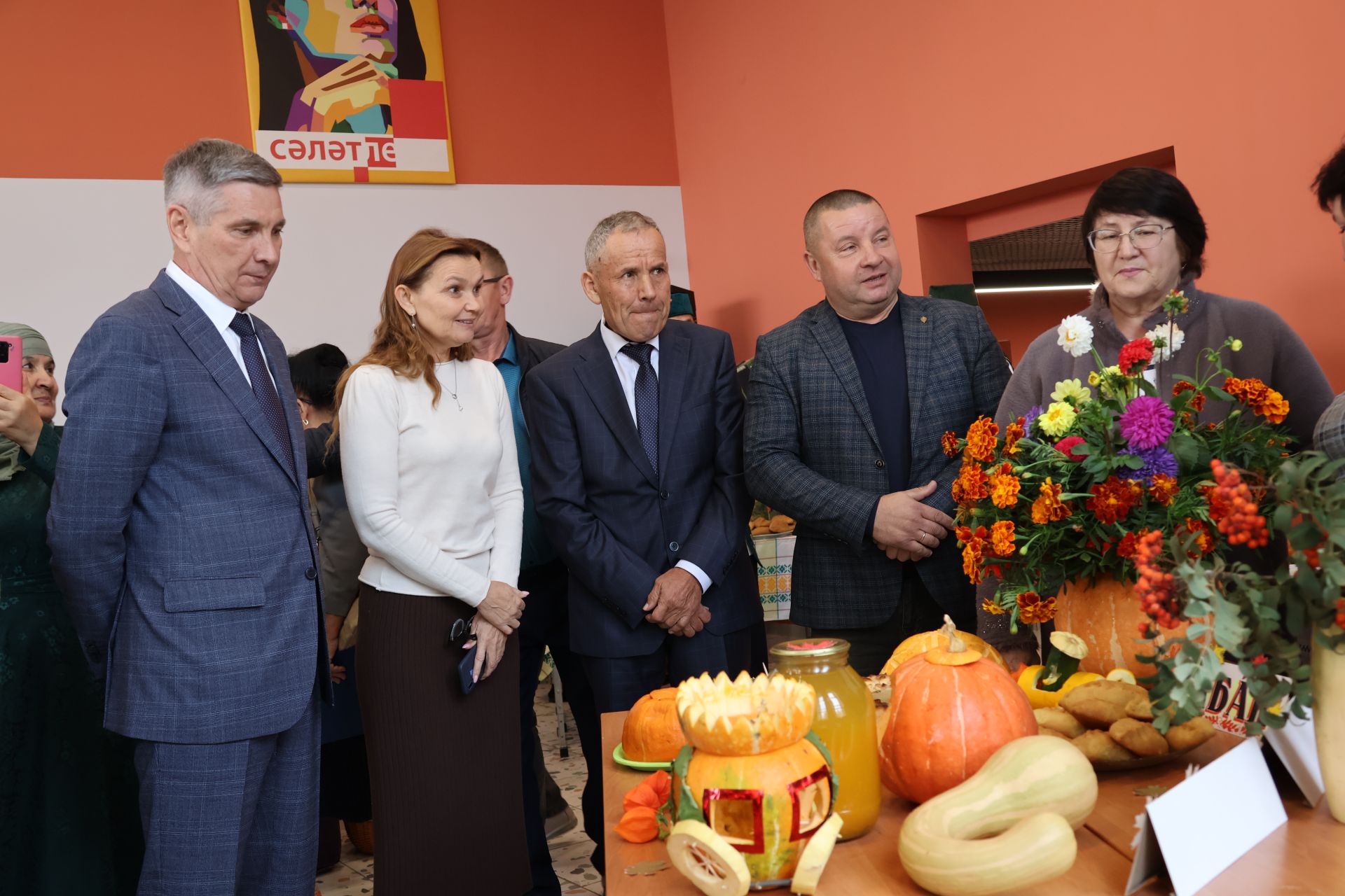 Изге теләкләр, бүләкләр, чаралар – районыбызда Өлкәннәр ункөнлеге