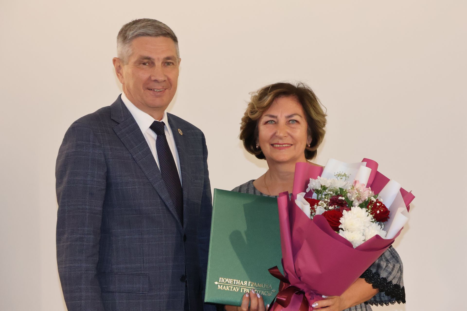Изге теләкләр, бүләкләр, чаралар – районыбызда Өлкәннәр ункөнлеге