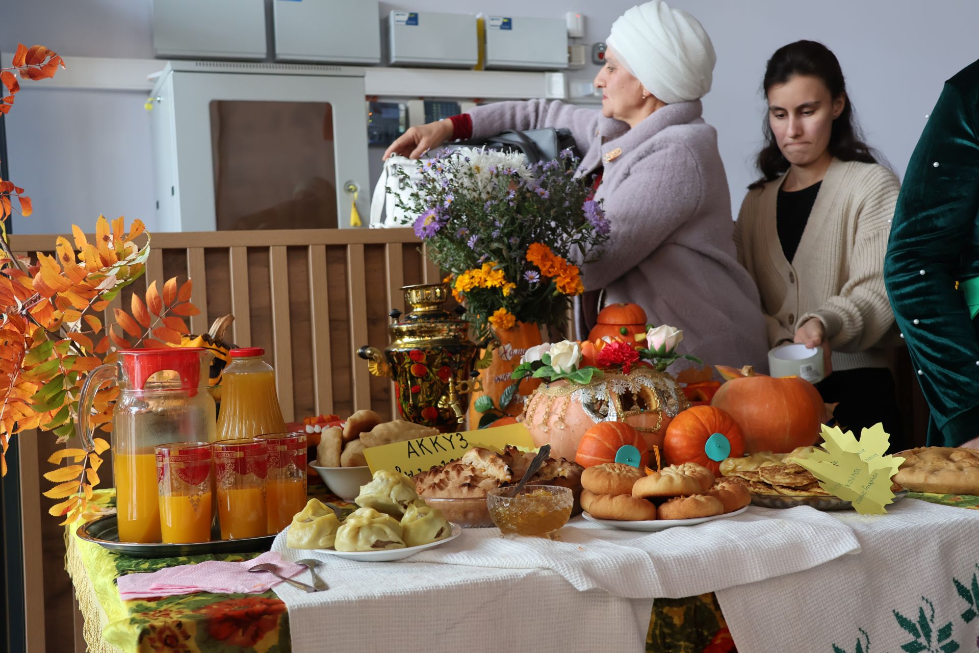 Изге теләкләр, бүләкләр, чаралар – районыбызда Өлкәннәр ункөнлеге