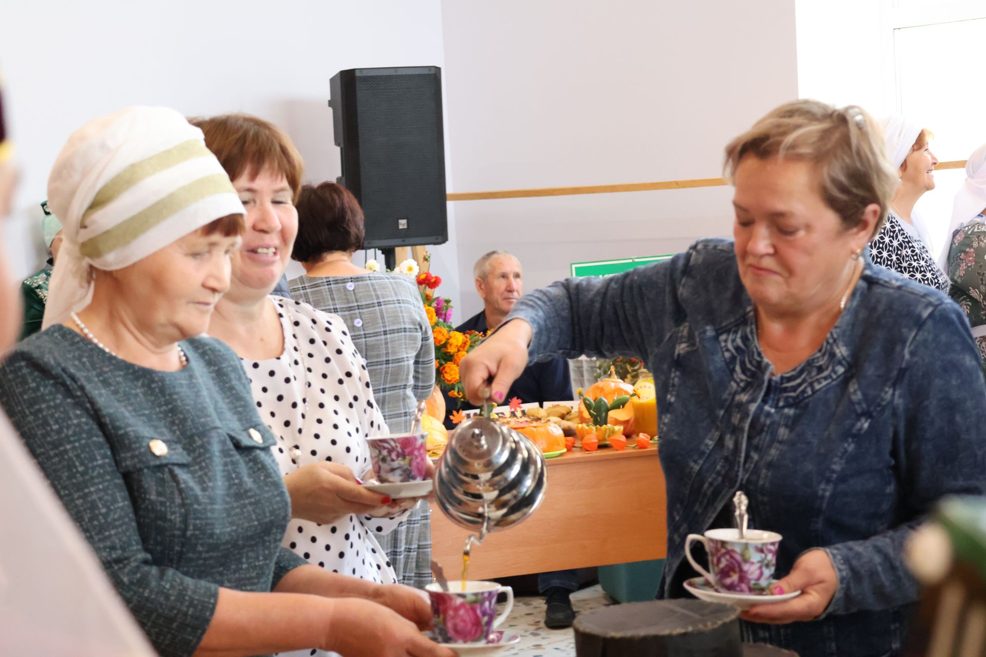 Изге теләкләр, бүләкләр, чаралар – районыбызда Өлкәннәр ункөнлеге