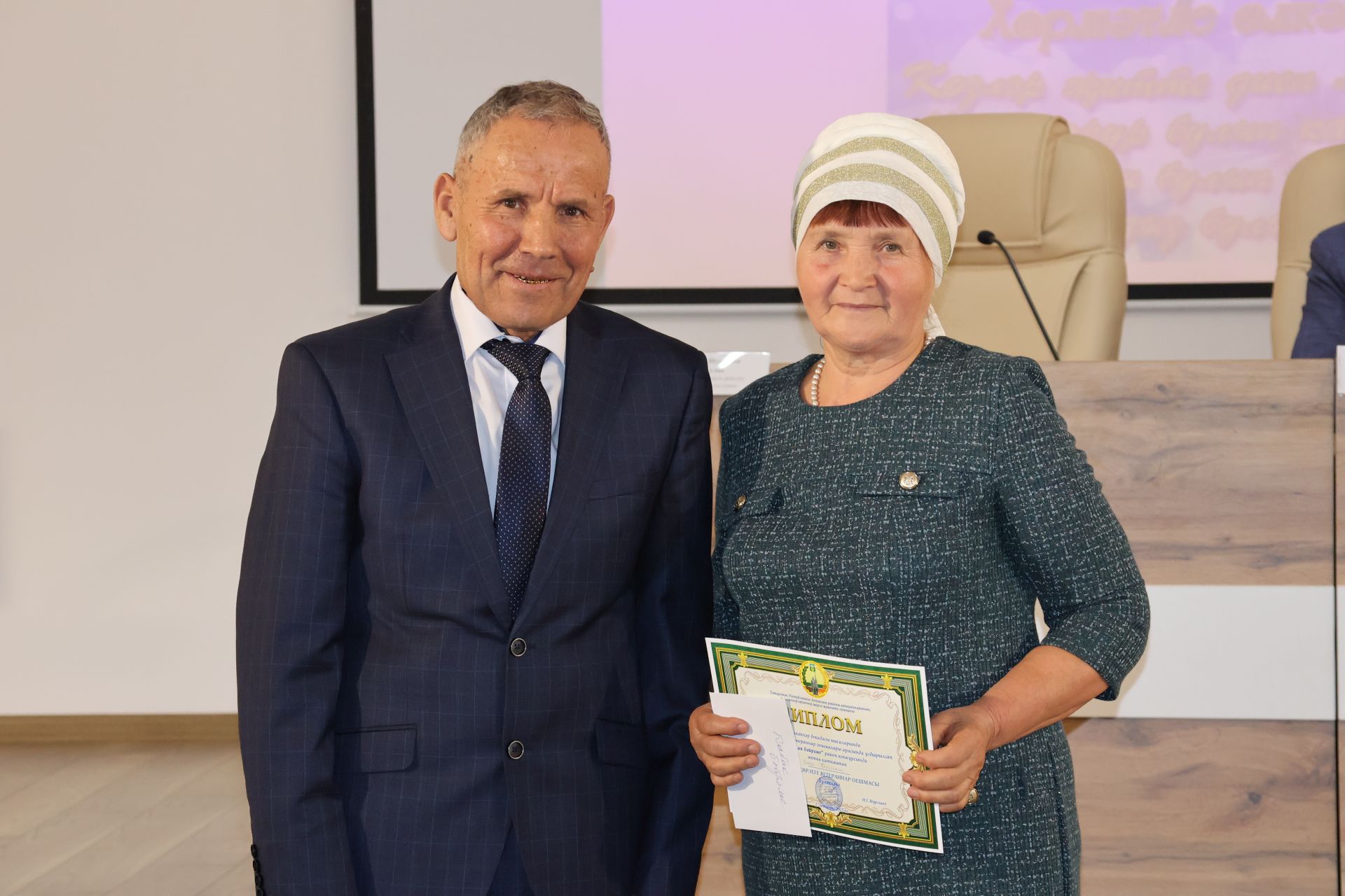 Изге теләкләр, бүләкләр, чаралар – районыбызда Өлкәннәр ункөнлеге