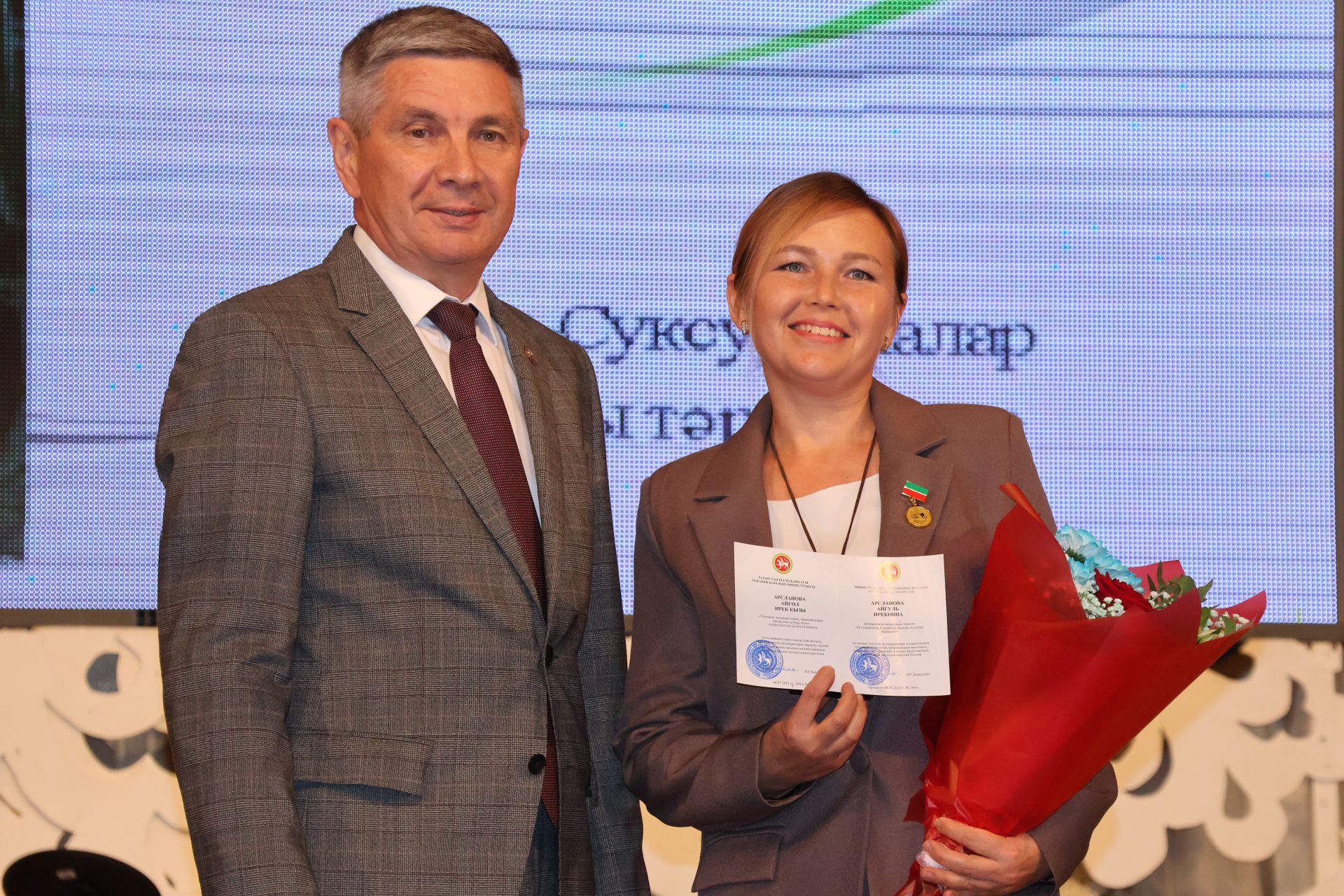 Бәйрәмең белән, мөгаллим: Укытучылар көненнән безнең фоторепортаж