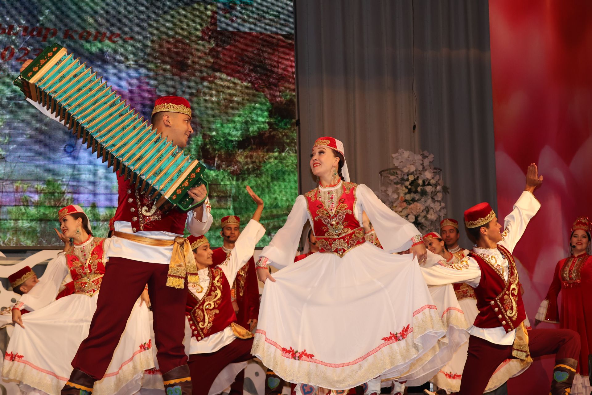 Бәйрәмең белән, мөгаллим: Укытучылар көненнән безнең фоторепортаж