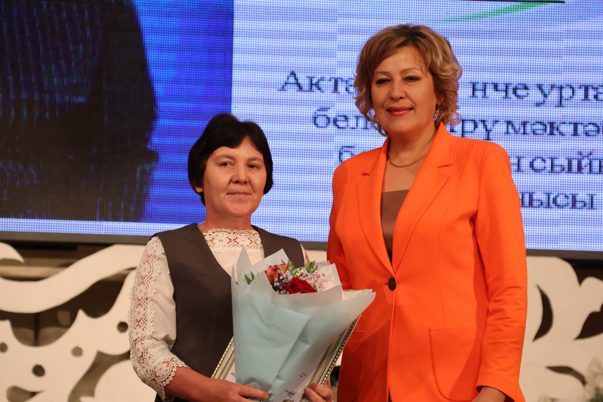 Бәйрәмең белән, мөгаллим: Укытучылар көненнән безнең фоторепортаж