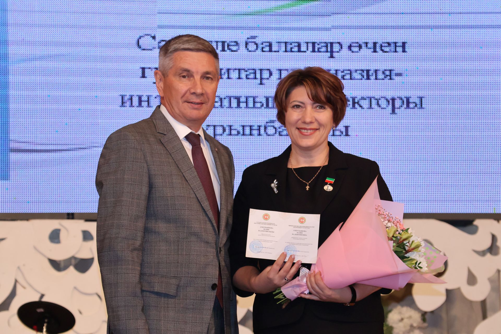 Бәйрәмең белән, мөгаллим: Укытучылар көненнән безнең фоторепортаж