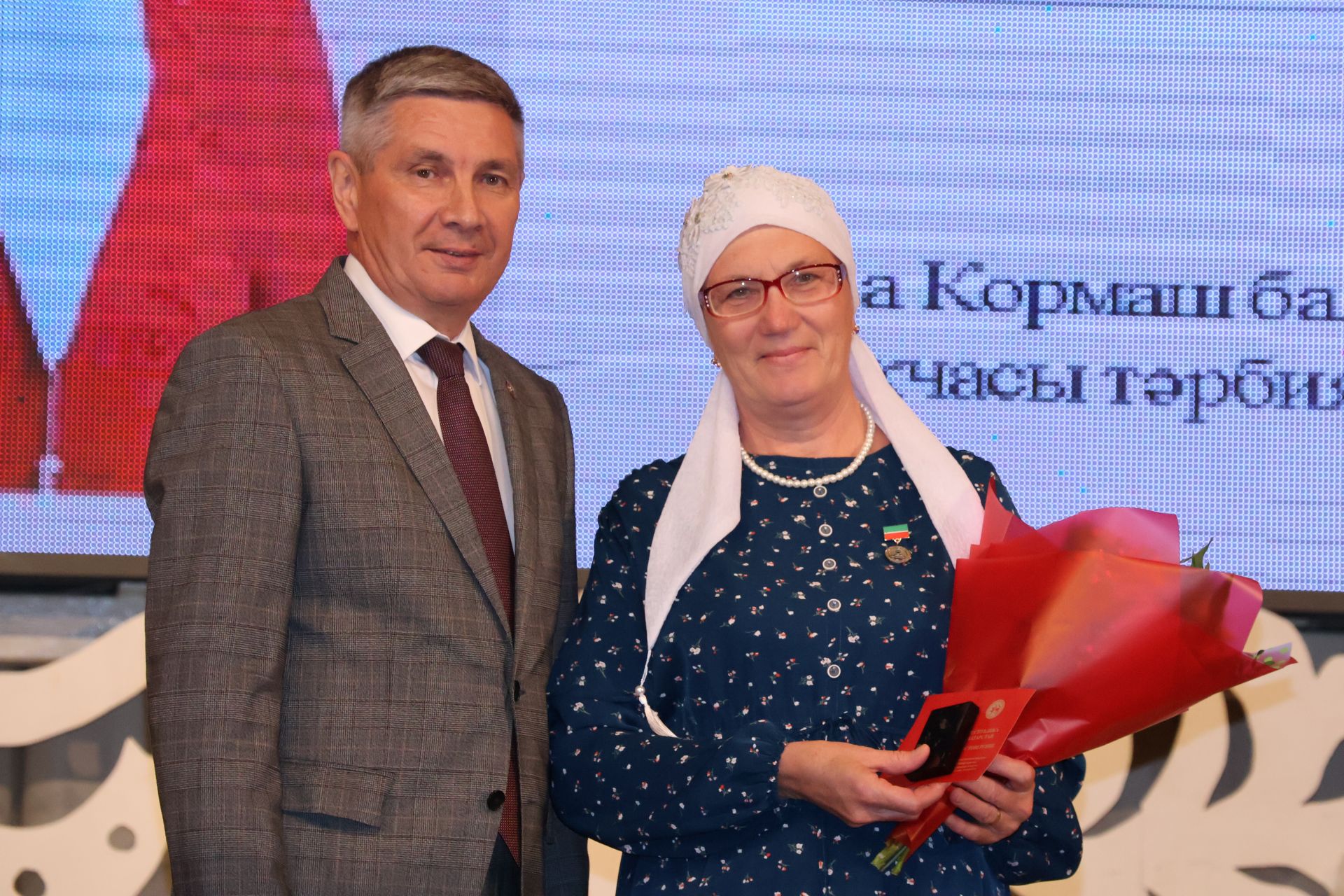 Бәйрәмең белән, мөгаллим: Укытучылар көненнән безнең фоторепортаж