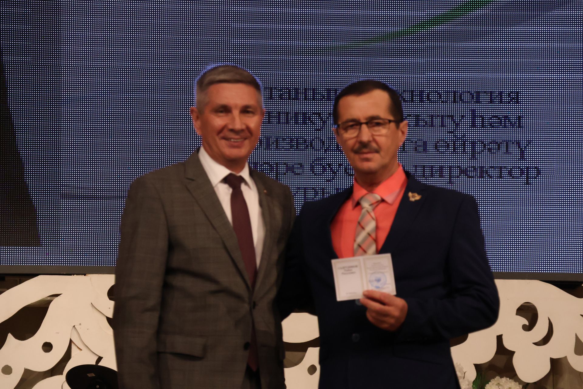 Бәйрәмең белән, мөгаллим: Укытучылар көненнән безнең фоторепортаж
