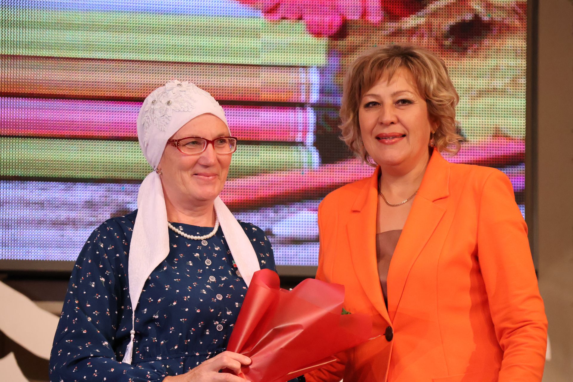 Бәйрәмең белән, мөгаллим: Укытучылар көненнән безнең фоторепортаж