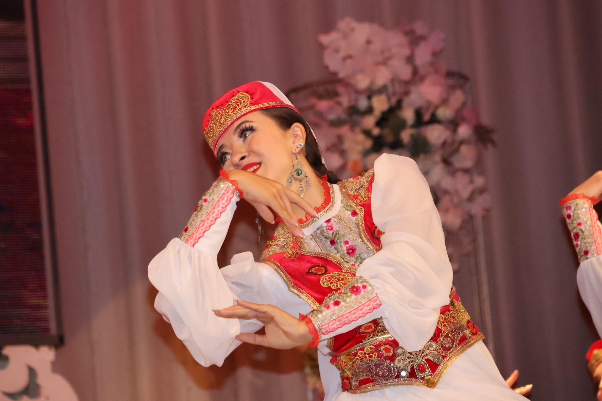 Бәйрәмең белән, мөгаллим: Укытучылар көненнән безнең фоторепортаж