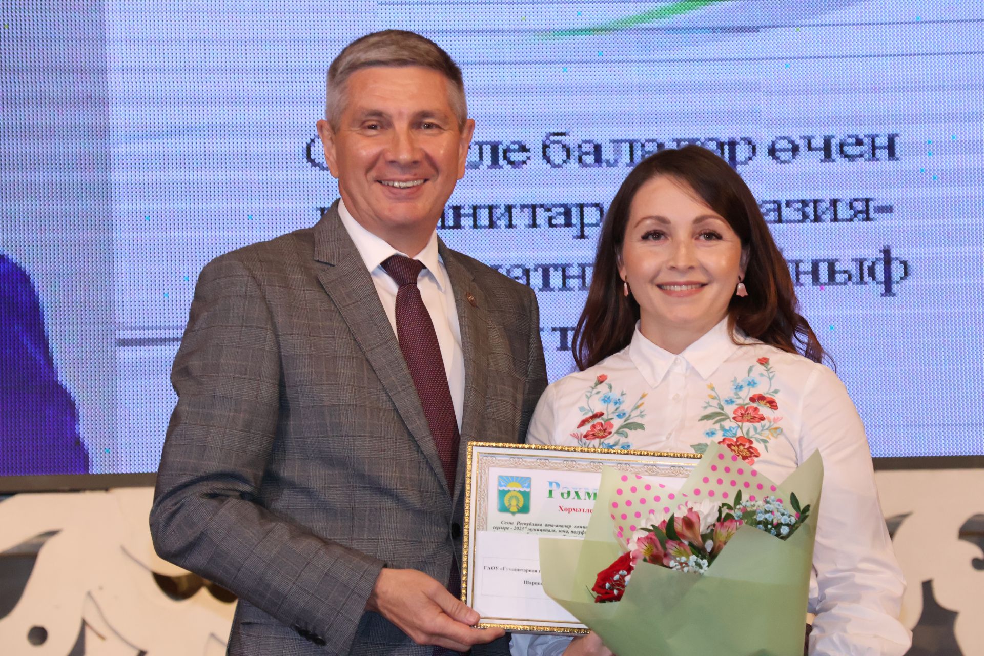 Бәйрәмең белән, мөгаллим: Укытучылар көненнән безнең фоторепортаж
