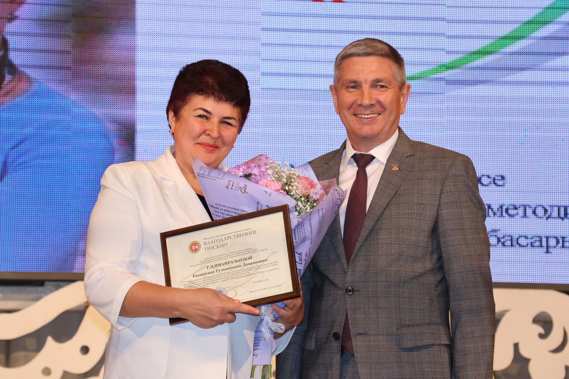 Бәйрәмең белән, мөгаллим: Укытучылар көненнән безнең фоторепортаж