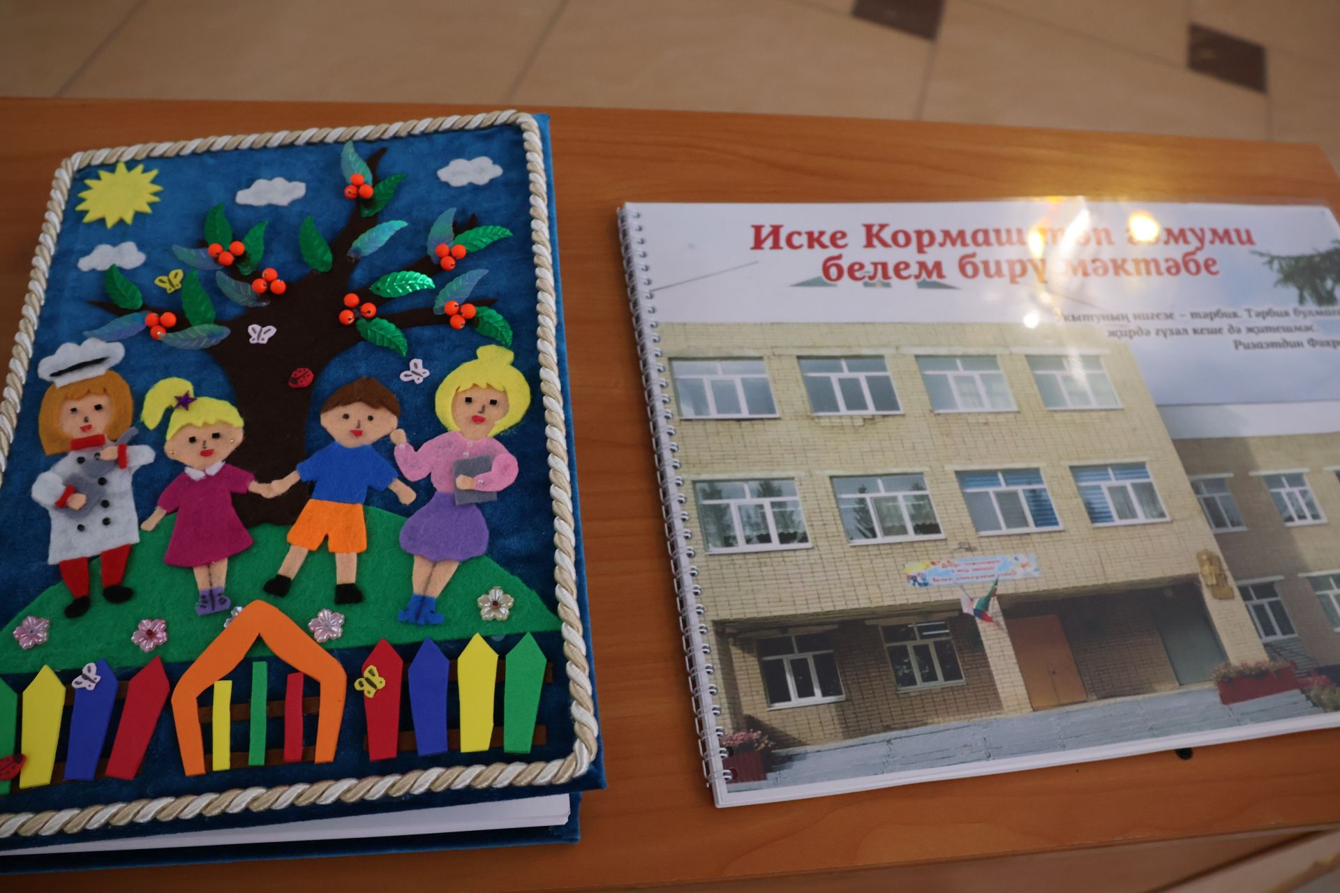 Бәйрәмең белән, мөгаллим: Укытучылар көненнән безнең фоторепортаж