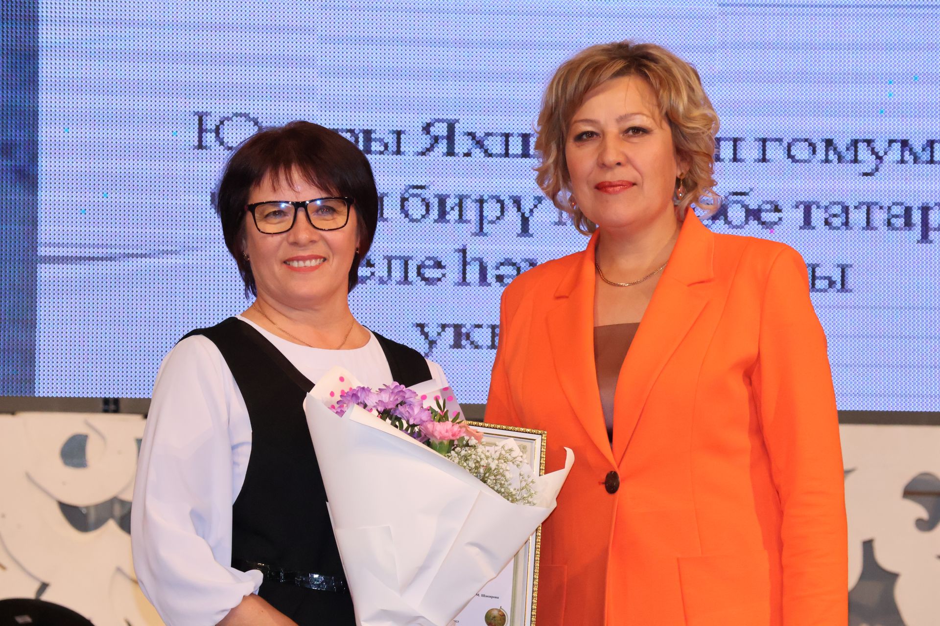 Бәйрәмең белән, мөгаллим: Укытучылар көненнән безнең фоторепортаж