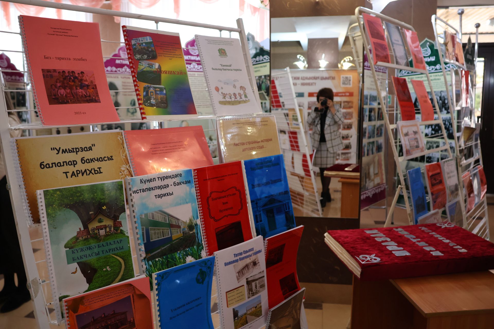 Бәйрәмең белән, мөгаллим: Укытучылар көненнән безнең фоторепортаж