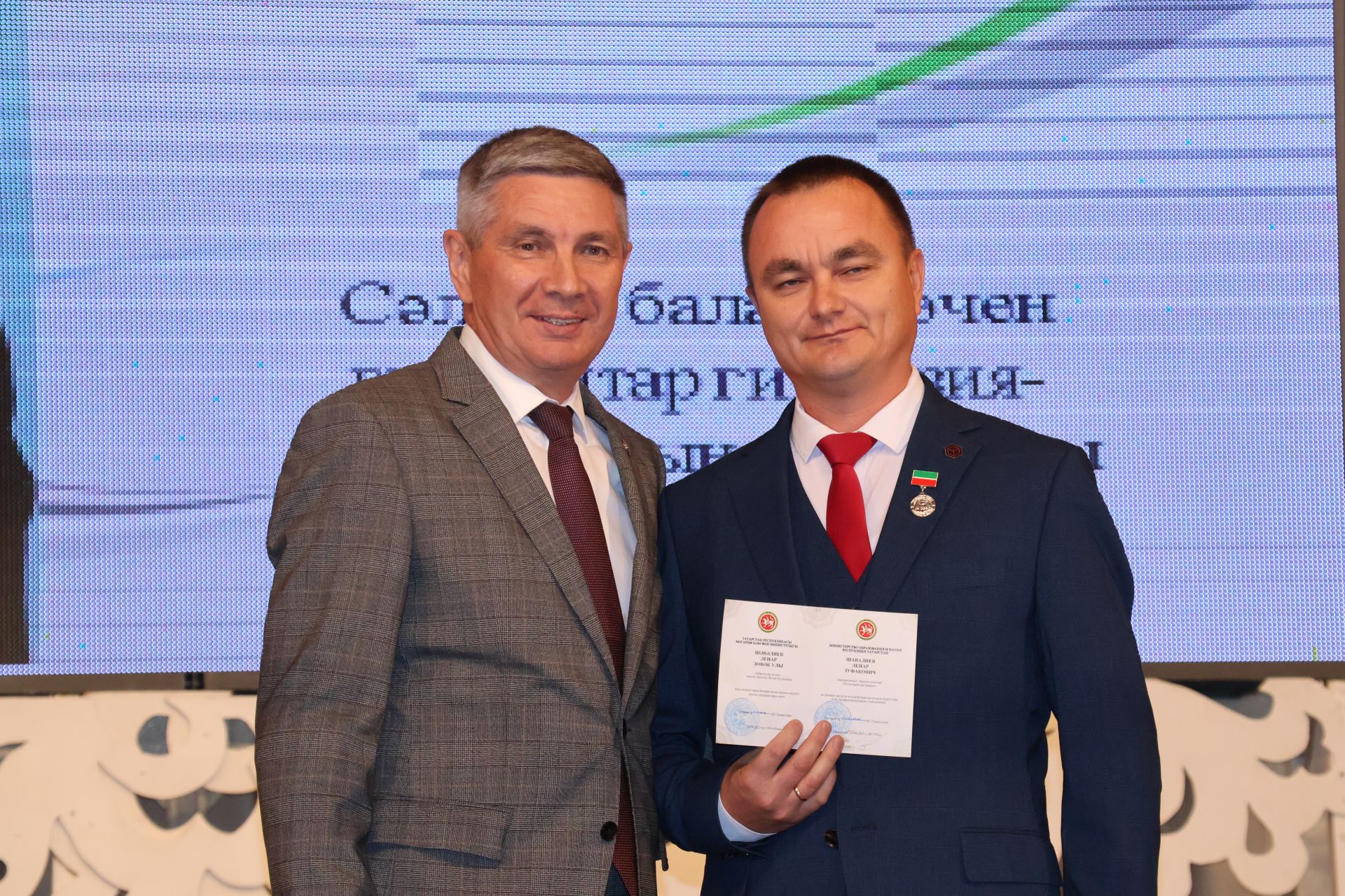 Бәйрәмең белән, мөгаллим: Укытучылар көненнән безнең фоторепортаж
