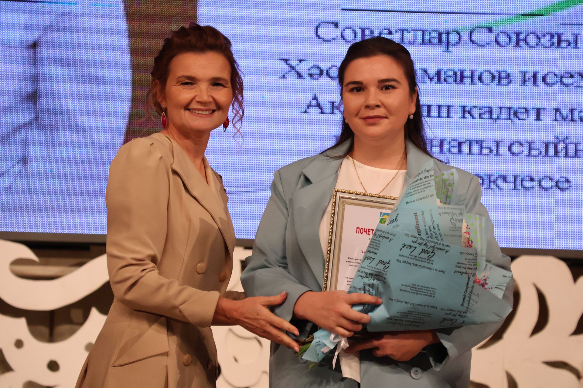 Бәйрәмең белән, мөгаллим: Укытучылар көненнән безнең фоторепортаж
