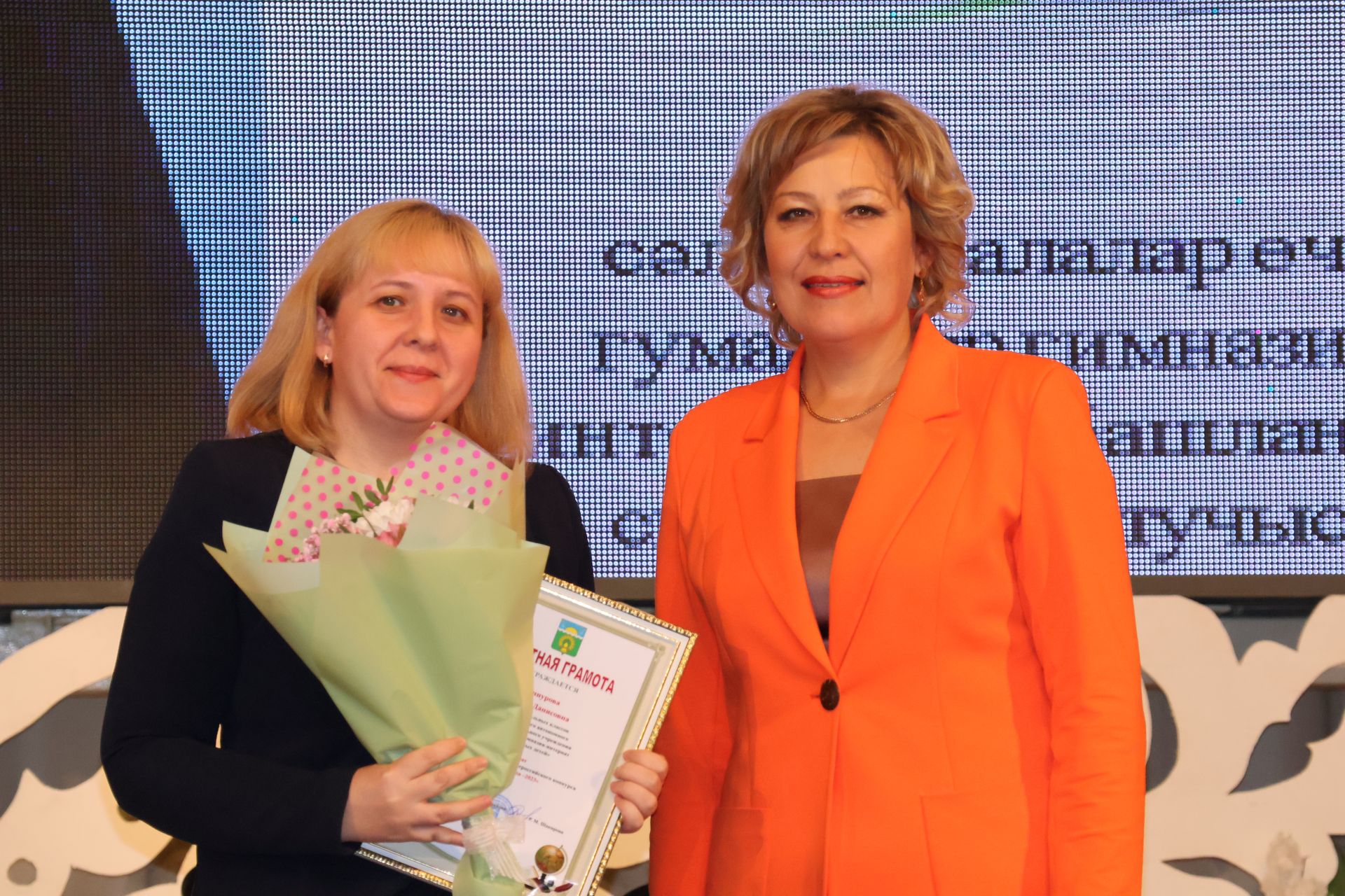 Бәйрәмең белән, мөгаллим: Укытучылар көненнән безнең фоторепортаж