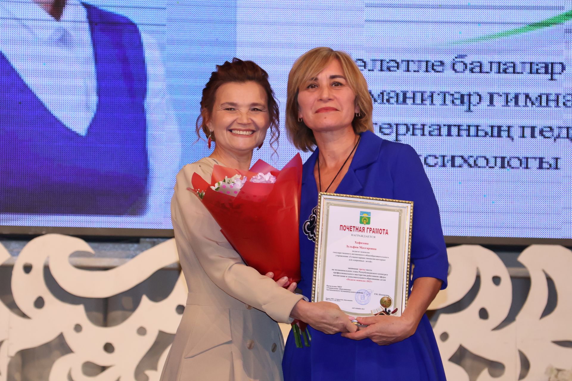 Бәйрәмең белән, мөгаллим: Укытучылар көненнән безнең фоторепортаж