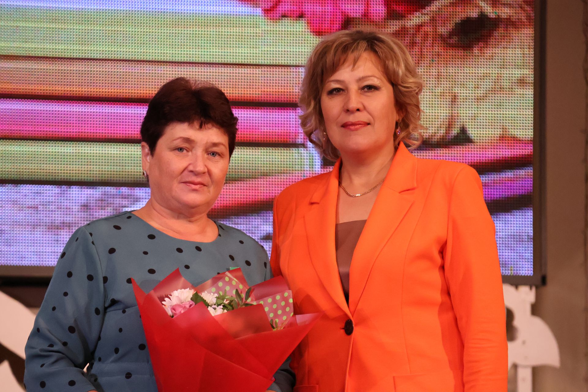 Бәйрәмең белән, мөгаллим: Укытучылар көненнән безнең фоторепортаж