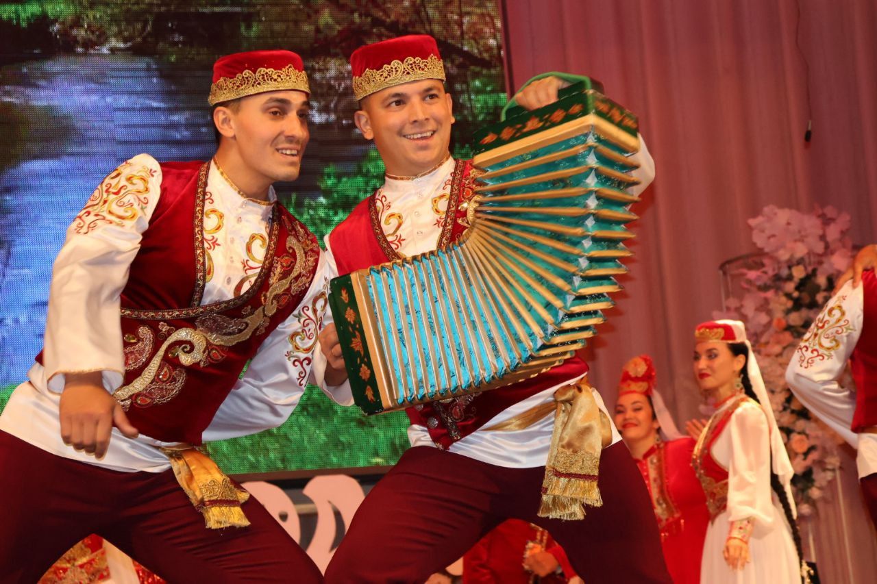 Бәйрәмең белән, мөгаллим: Укытучылар көненнән безнең фоторепортаж