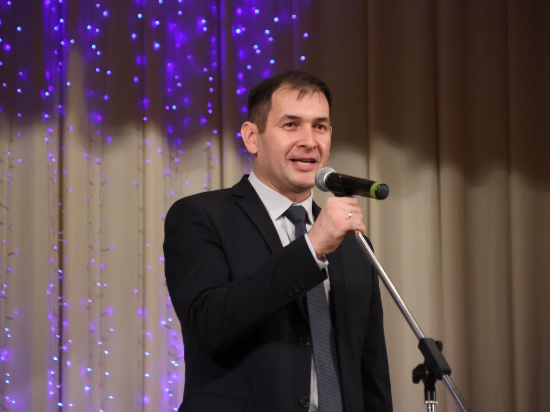 Артистыбыз Ленарис Шәңгәрәевка 50 яшь: Монда тудым, монда тамыр җәйдем, монда яңгырар минем җырларым!