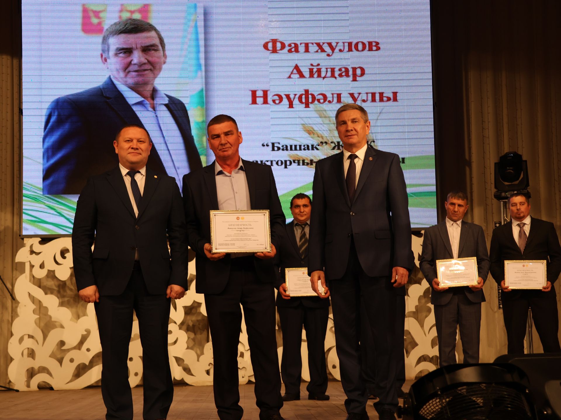 Уңыш-2023: Районыбызда кыр батырларын данладылар