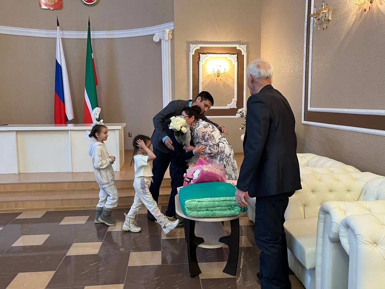 Алтын туйларыгыз котлы булсын!