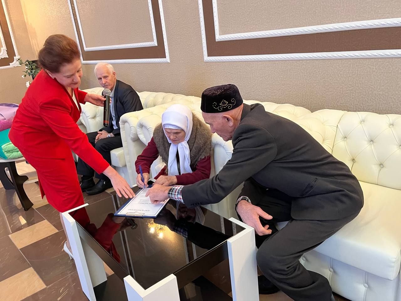 Алтын туйларыгыз котлы булсын!