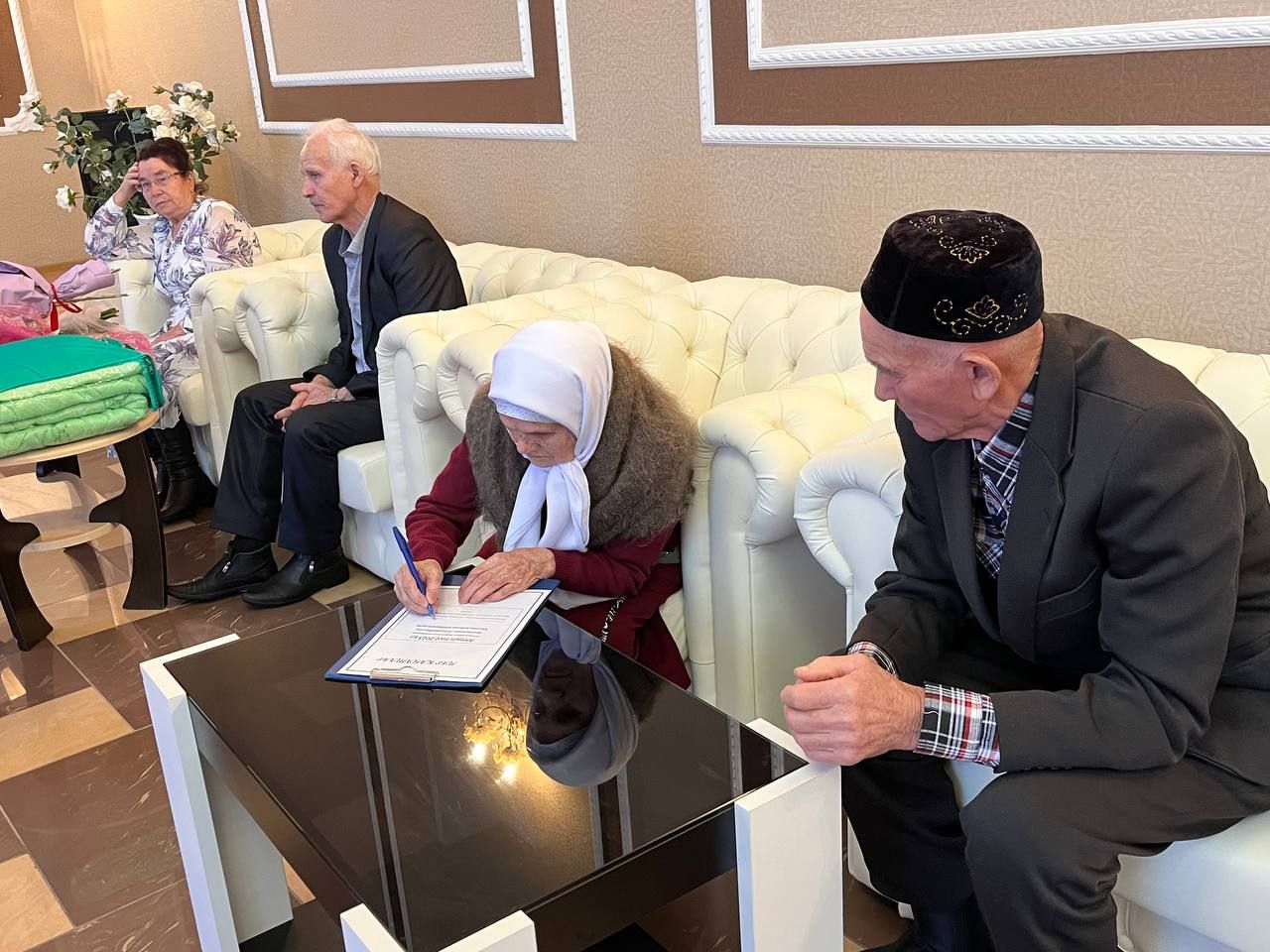 Алтын туйларыгыз котлы булсын!